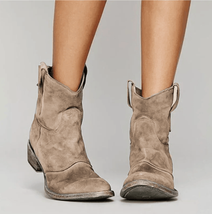 Botines Charlotte | Ante Suave y Estilo Atemporal