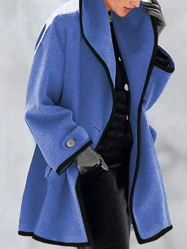 Gabardina larga Amparo en azul con cinturón