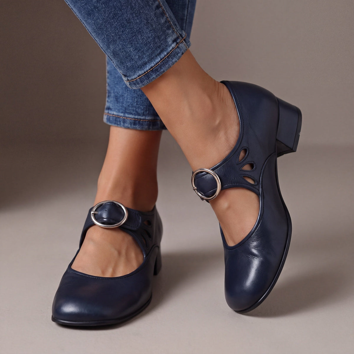 Tacones Josefina en azul noche, vista frontal