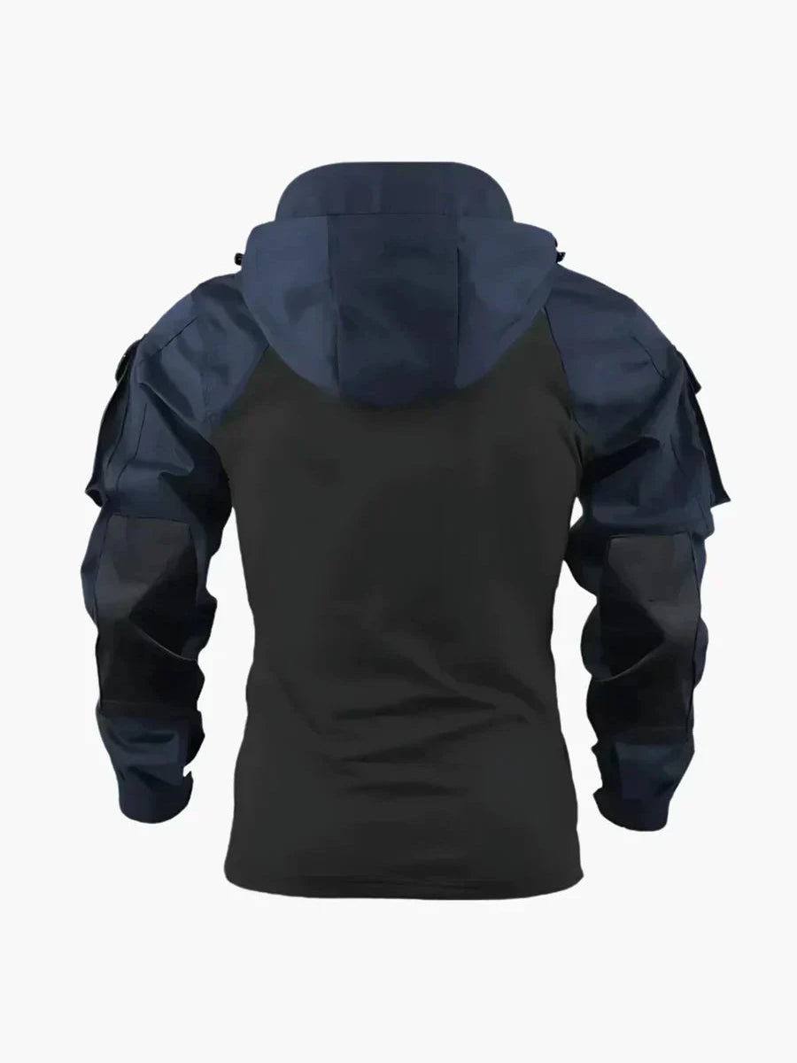 Chaqueta Vidal en azul marino, vista trasera con la capucha puesta